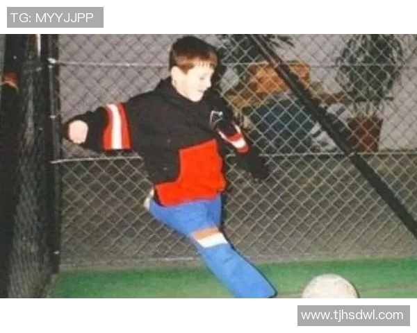 大个足球明星的崛起与挑战 揭秘超长身高带来的独特优势与困惑