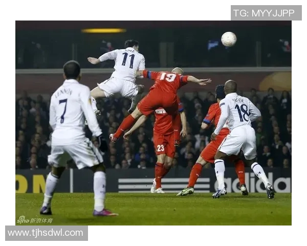 绿茵传奇闪耀赛场激情时刻见证足球巨星荣耀瞬间